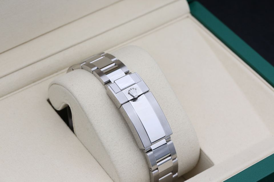 Rolex GMT Master II 126710 GRNR Image 3